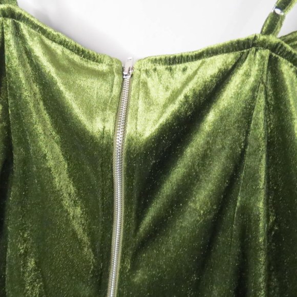 PRETTY LITTLE THING - PLUS - VELVET CORSET & RUCHED SKIRT - SIZE 18 - NW… - Picture 4 of 14